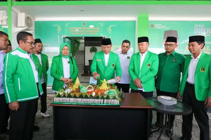 Resmikan Kantor Baru...