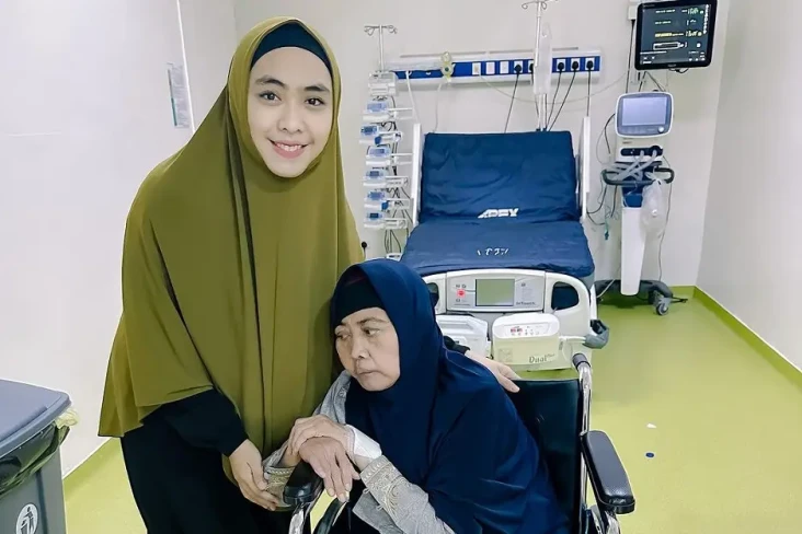 Ibunda Oki Setiana Dewi...