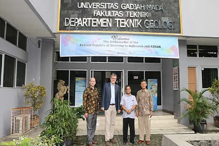6 Kampus dengan Jurusan...