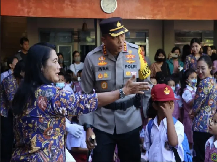 Hari Pertama Sekolah,...