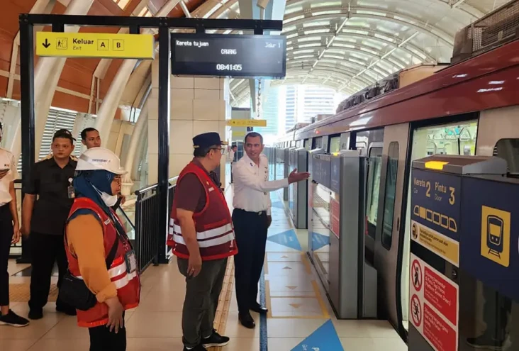 Uji Coba LRT Jabodebek...