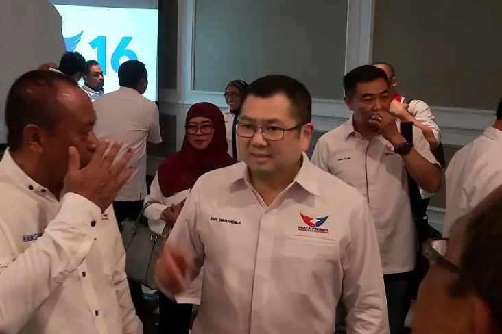 Pimpin Rapat Terbatas...