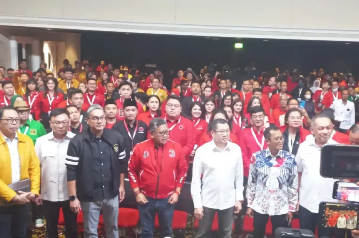 HT dan Hasto Masuk Ruang...