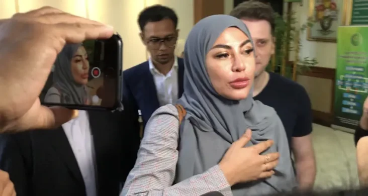 Jalani Sidang Cerai...