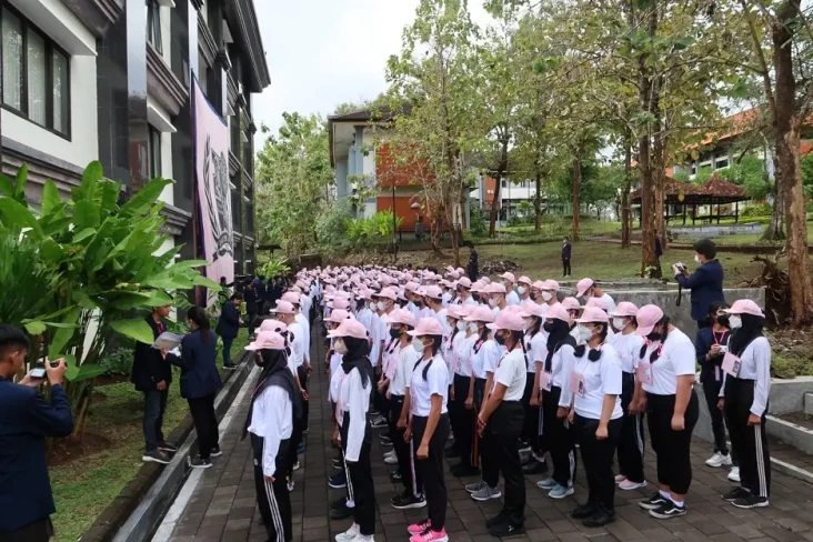 10 Kampus Jurusan Pariwisata...