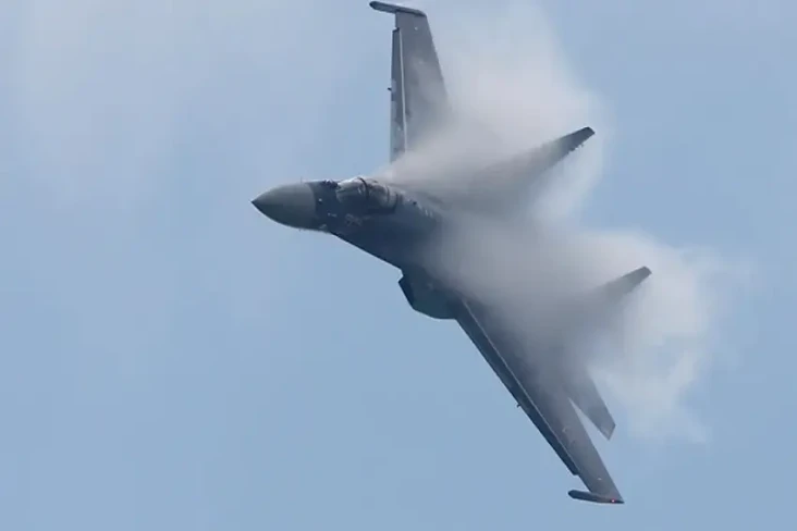 Jet Su-35 Rusia Cegat...