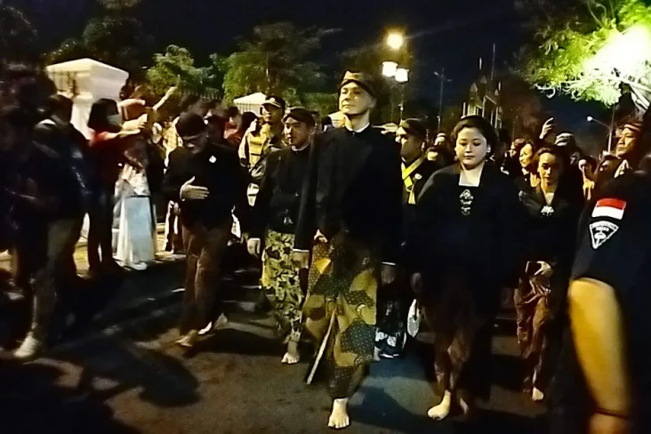 Ganjar Ikut Kirab Pusaka...