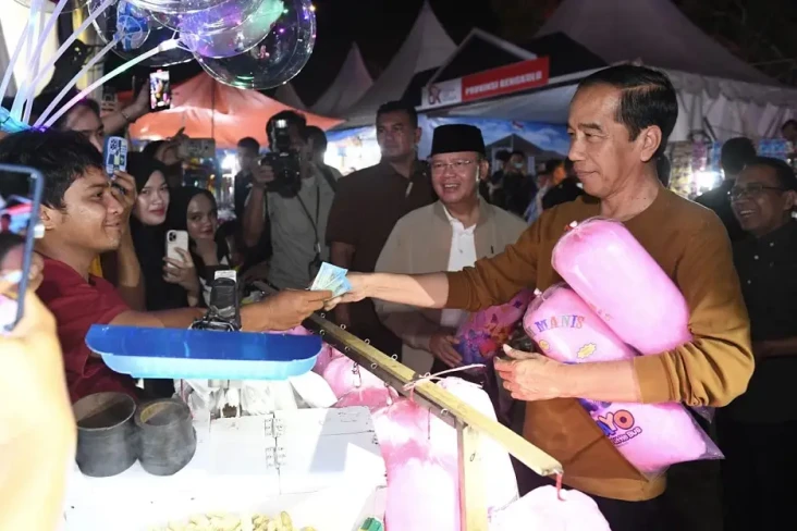 Momen Jokowi Kunjungi...