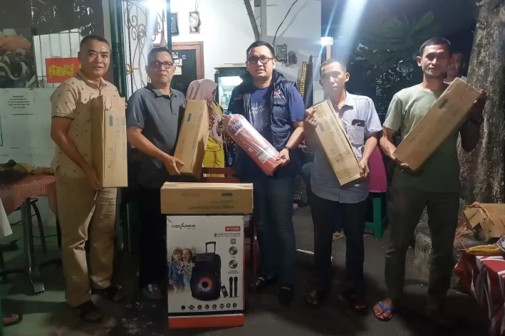 Dapat Bantuan dari Effendi...