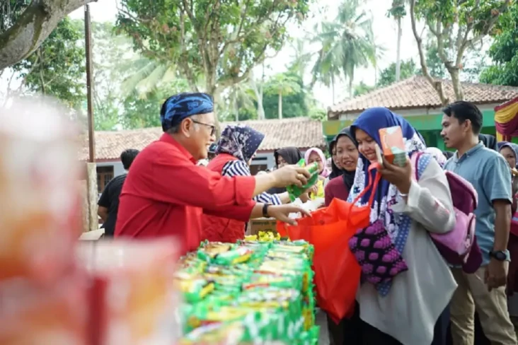 Gelar Pasar Rakyat Mang...