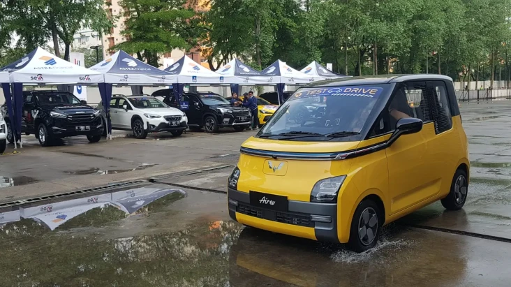 Mobil Listrik Canggih...