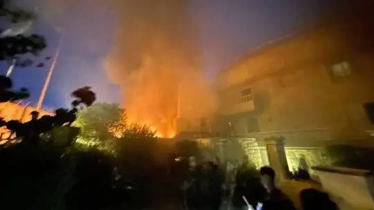 Kedubes Swedia Dibakar...