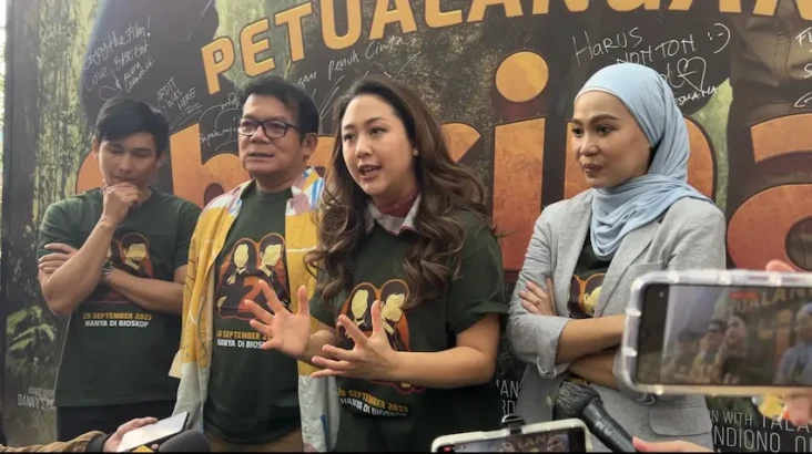 Demi Adegan Action di...