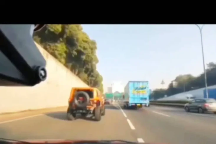 Viral Mobil Mewah Rubicon...