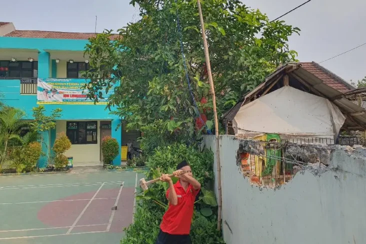 Akses Jalan Utama SDN...