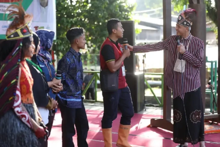 Berbagi Cerita ke Ganjar,...