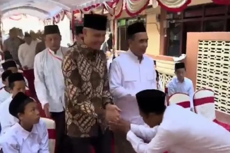 Ganjar Akui Dapat Banyak...