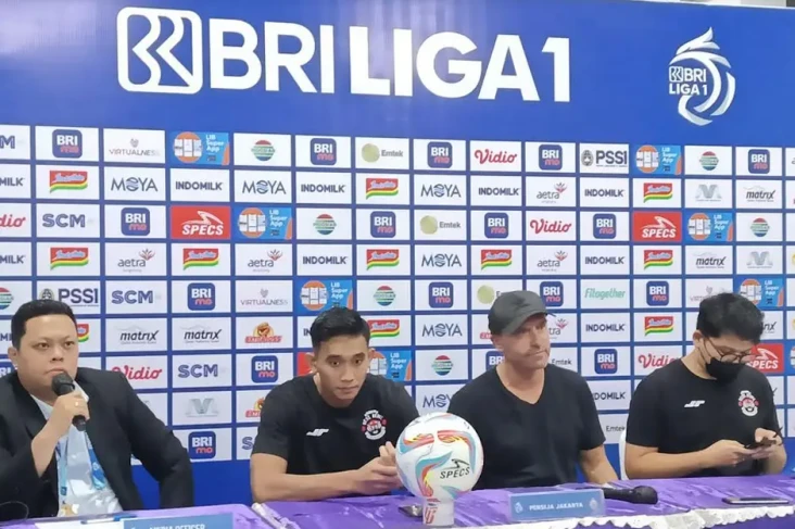 Persija Digulung Persita,...