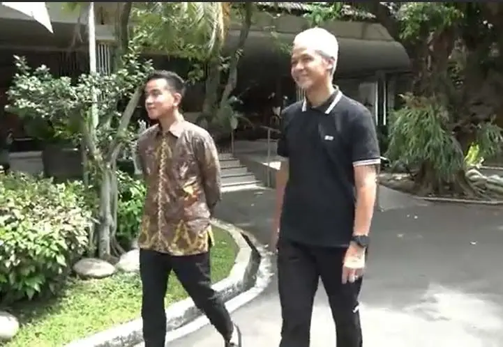 Gibran Dampingi Ganjar...