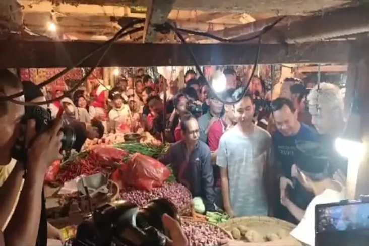 Blusukan di Pasar Citeureup,...