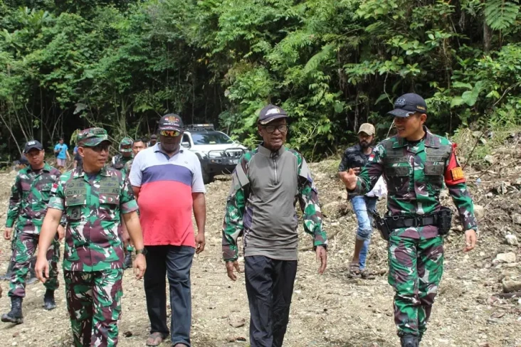 Bantu Warga Papua di...
