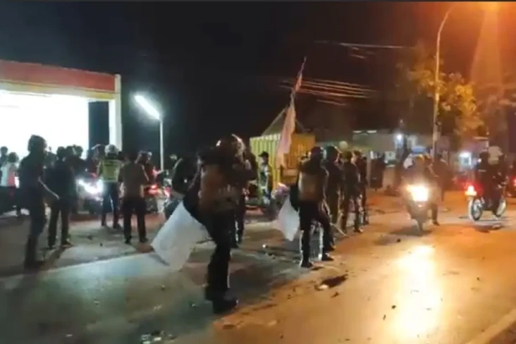 Mencekam! Bentrok Pecah...