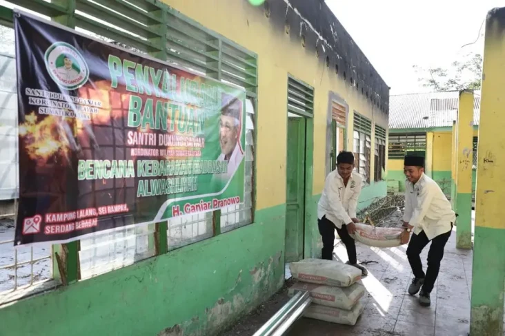 Santri Ganjar Bantu...