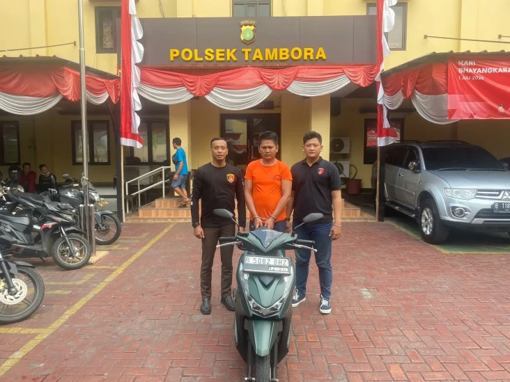 Mencuri Modus Pecah...