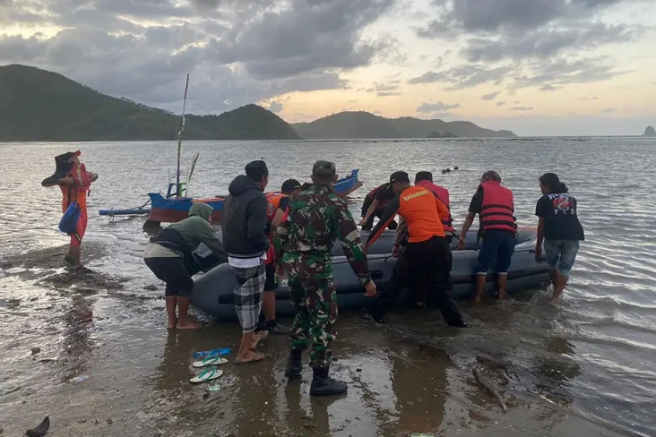 2 Pemancing Hilang Terseret...