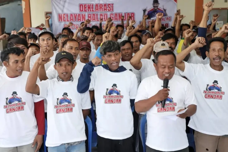 Relawan dan Ratusan...