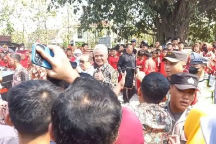 Ganjar Kasih Respons...