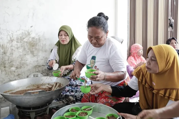 Berdayakan Emak-emak,...
