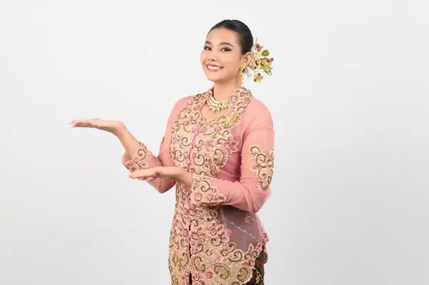5 Inspirasi Model Kebaya...