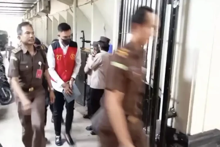 Dari Rutan KPK, Rafael...