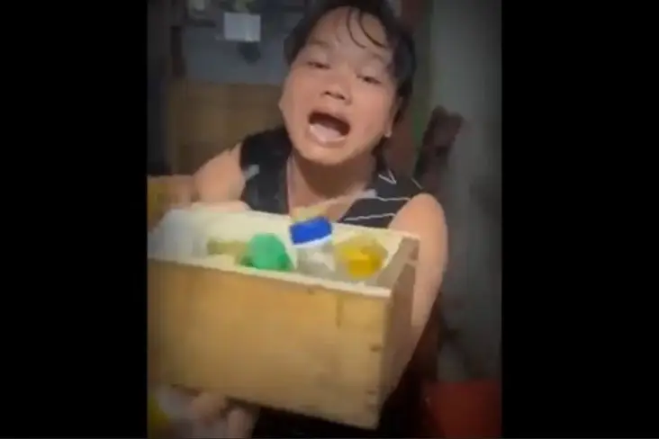Viral Aksi Heroik Emak-emak...