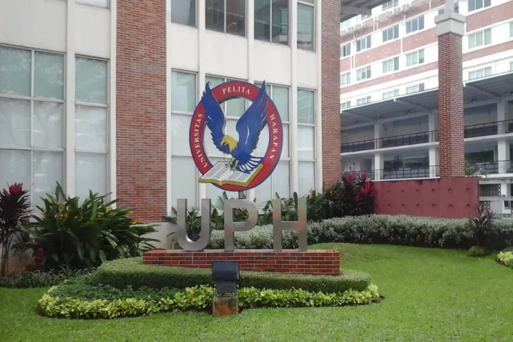 4 Universitas Top Milik...