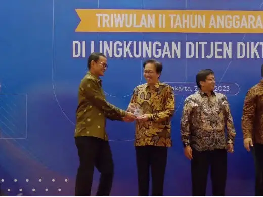 Cetak Lulusan Paling...