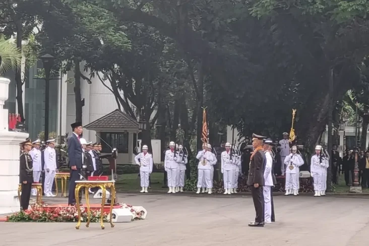 Presiden Jokowi Lantik...