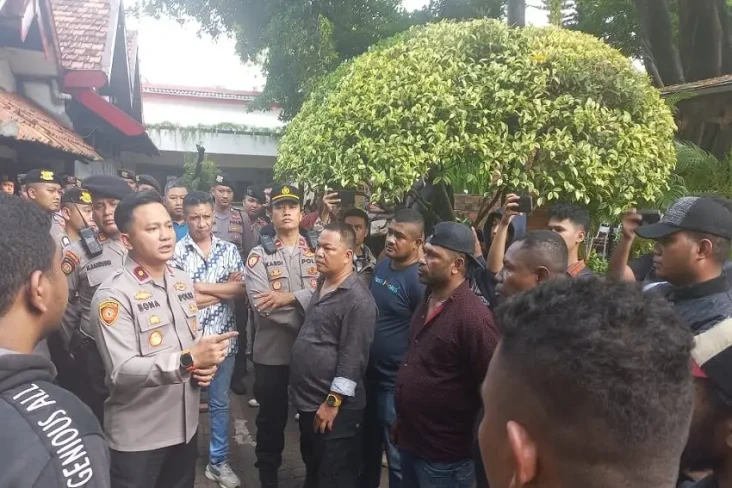 Ricuh di Acara Diskusi...