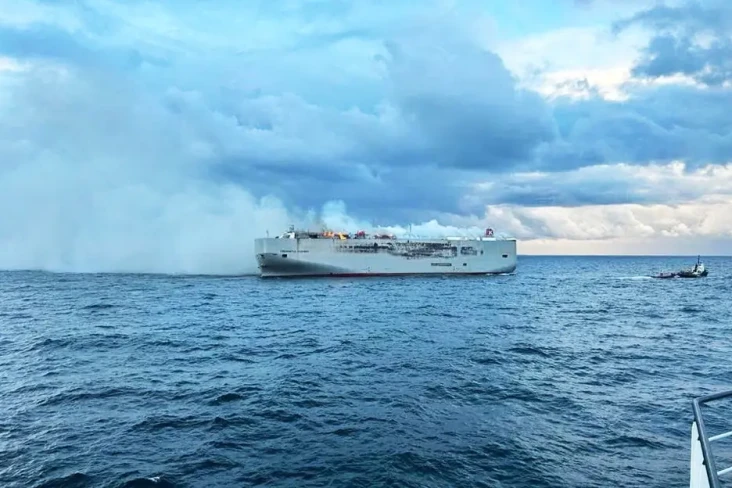Kapal Angkut 3.000 Mobil...