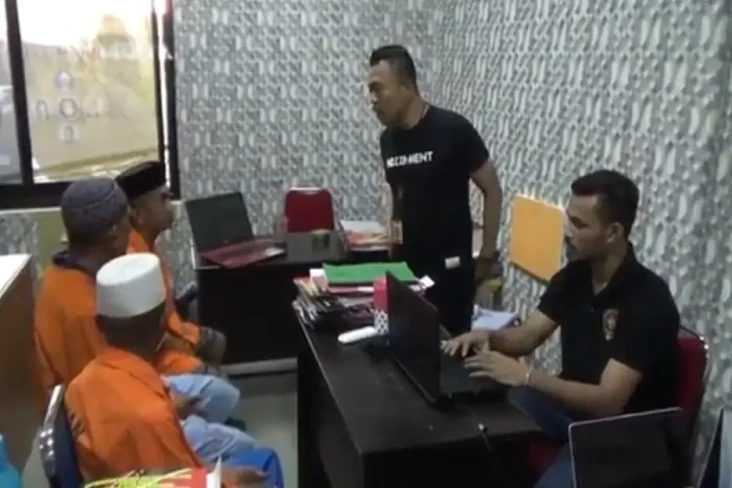 Edan! 3 Kakek di Maros...