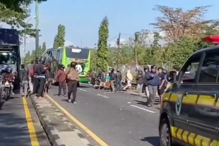 Brak! Tabrakan Beruntun...