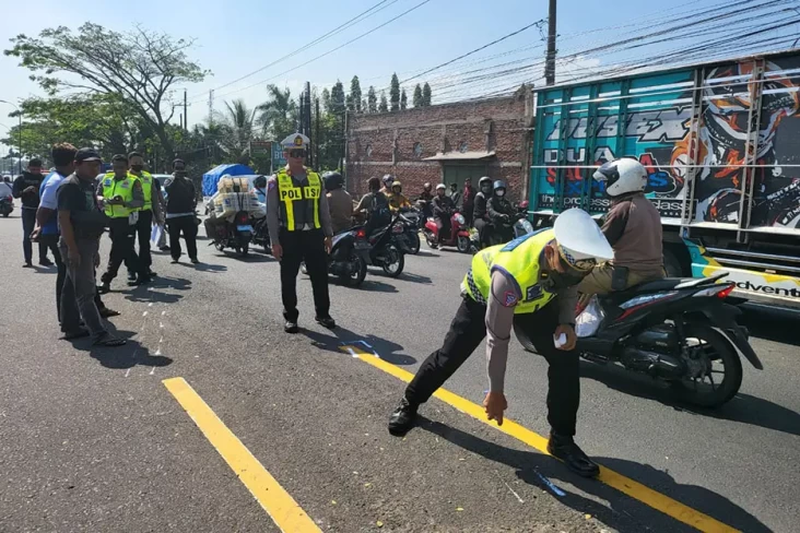 Imbas Tabrakan Beruntun,...