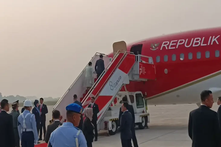 Jokowi Berangkat ke...