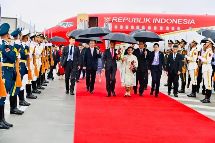 Disambut Gerimis, Presiden...