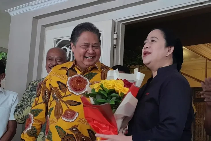 Airlangga Beri Bunga...