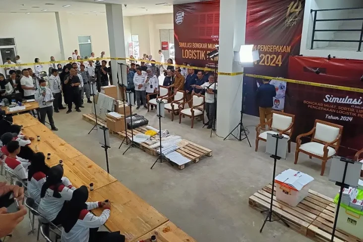 KPU Simulasi Bongkar...