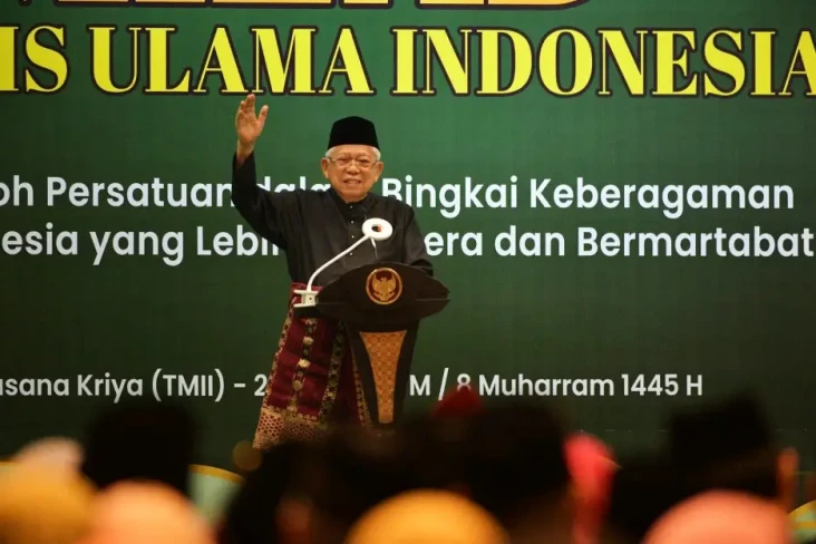 Perempuan Jadi Imam,...