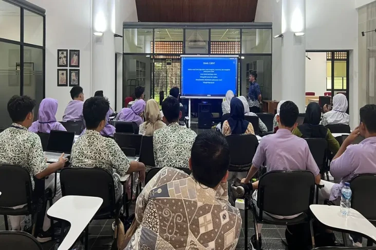 SKSG UI Gelar Pelatihan...