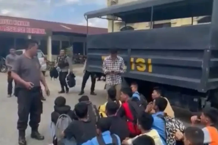 Tawuran Pecah di Jalanan...